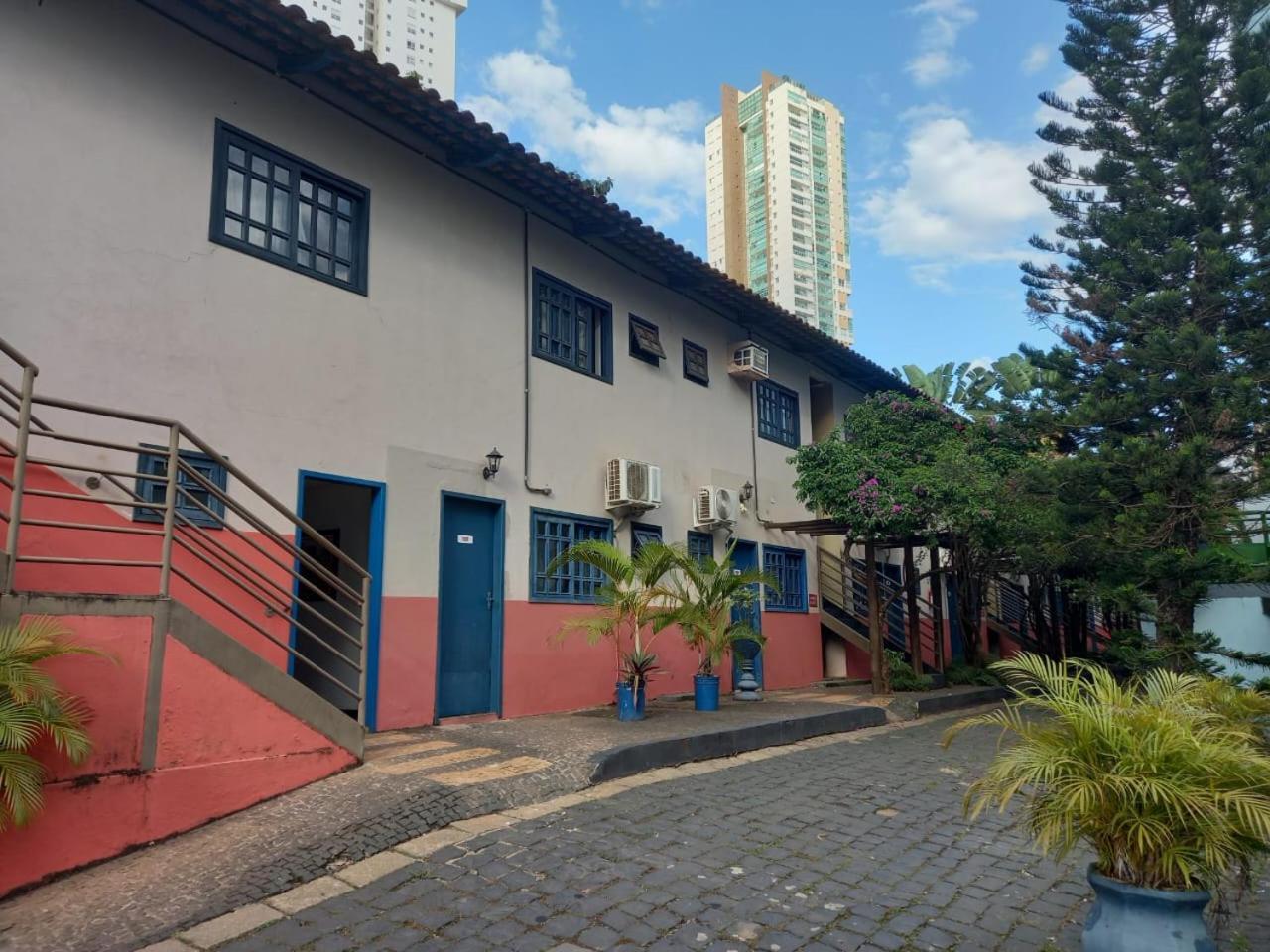 Cr Hotel Bueno - Antigo Hotel Serras De Goyaz Goiânia Exteriör bild The school's main building