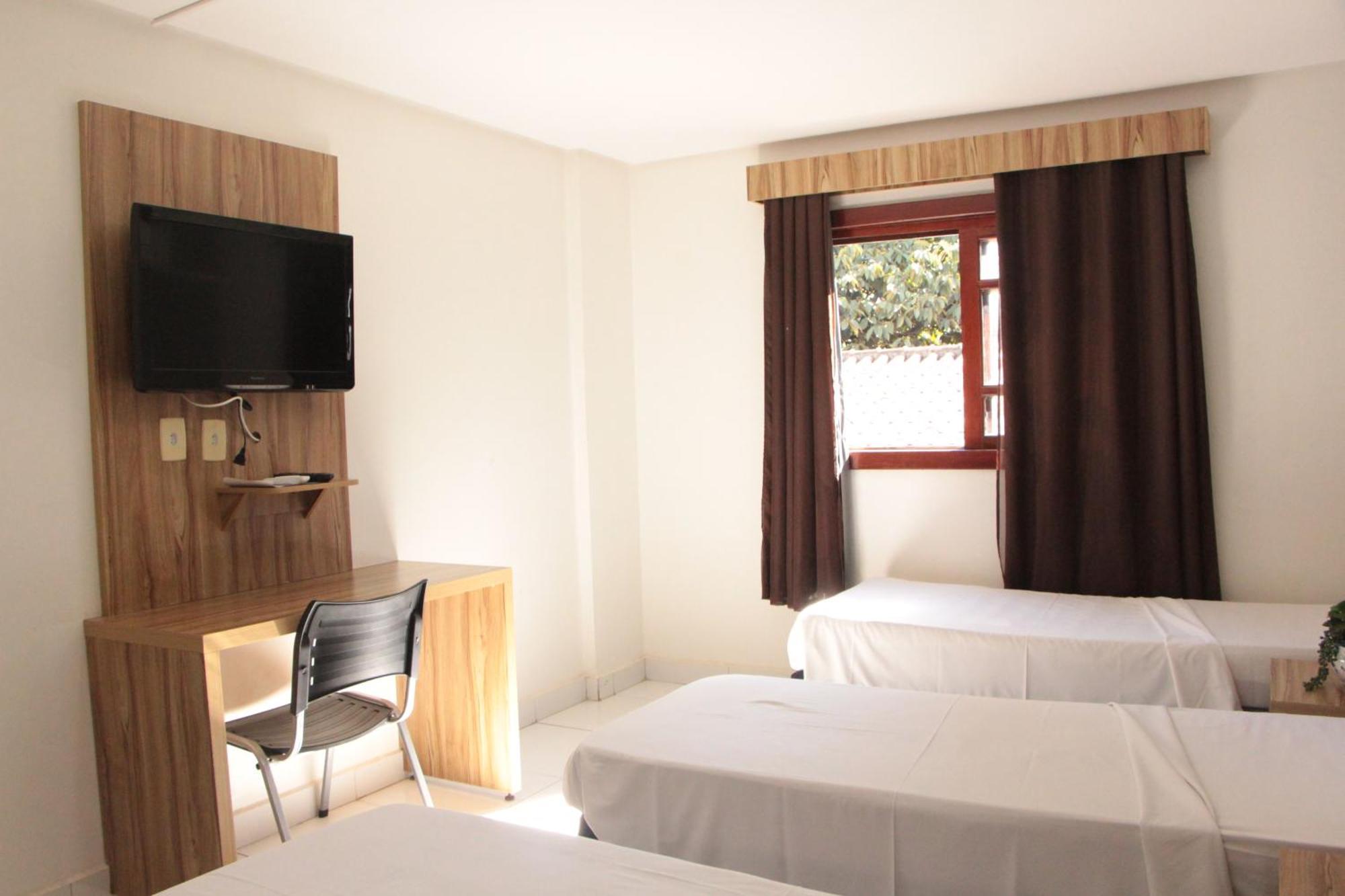 Cr Hotel Bueno - Antigo Hotel Serras De Goyaz Goiânia Exteriör bild A room at the hostel