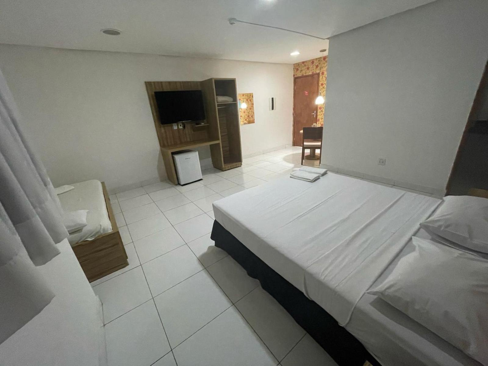 Cr Hotel Bueno - Antigo Hotel Serras De Goyaz Goiânia Exteriör bild A room at the hotel
